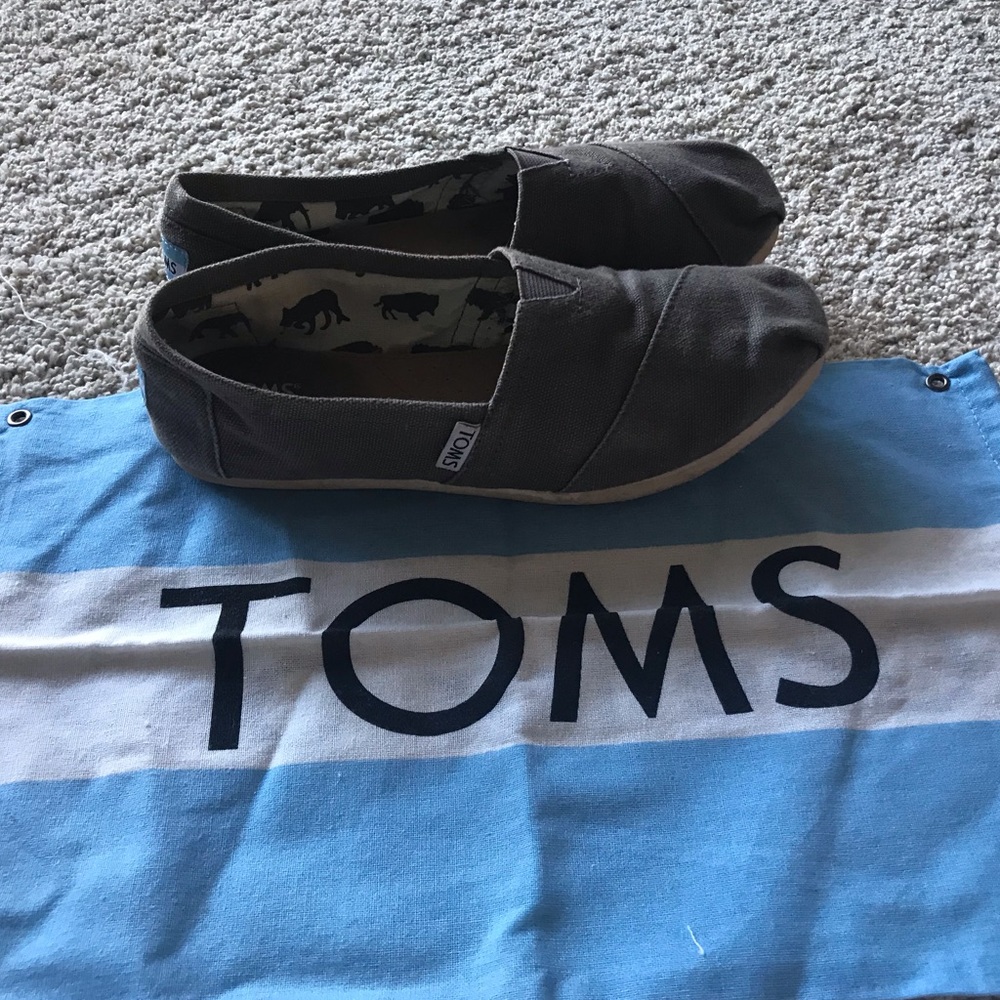 TOMS Women’s gray size 6